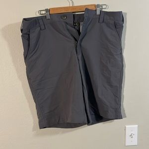 Under Armour golf shorts. 36, Grey